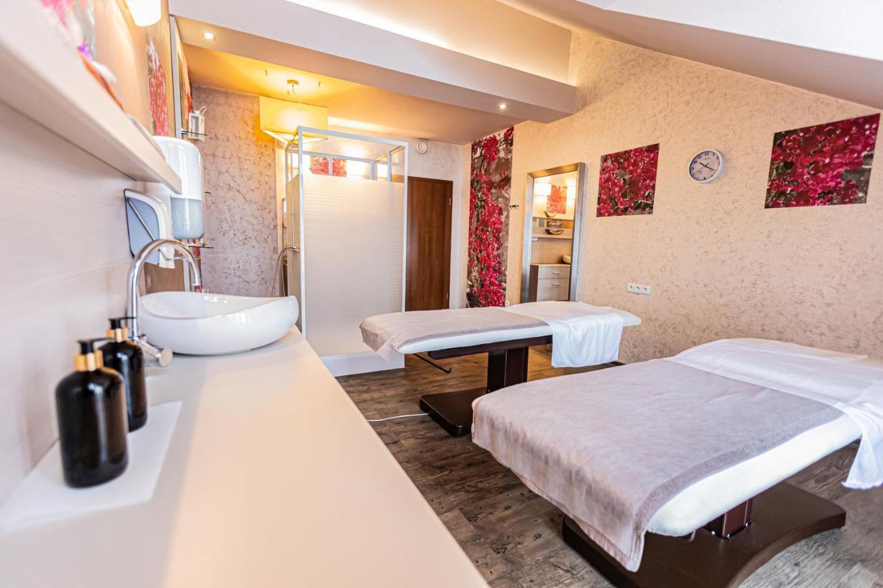 Hotel Olivia Medical Spa Skomielna Czarna Eksteriør bilde
