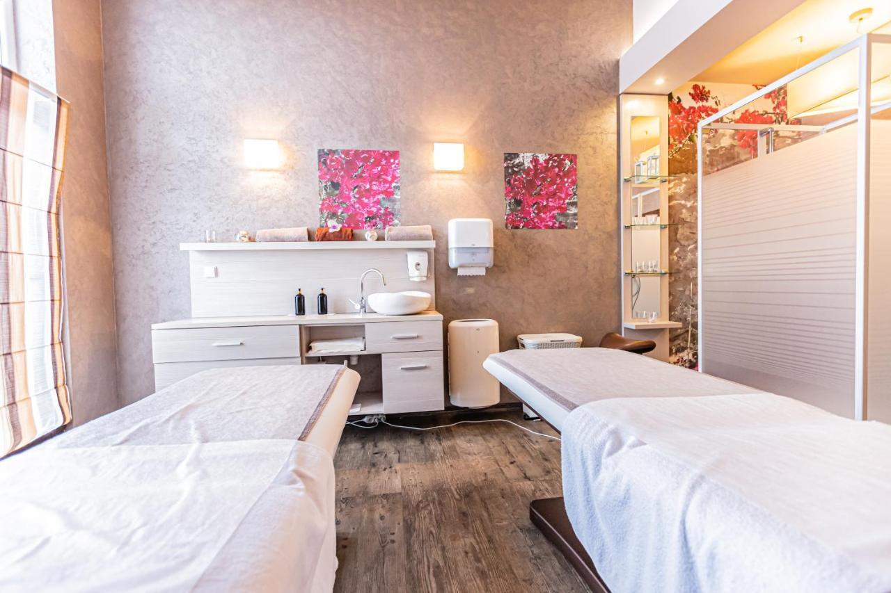 Hotel Olivia Medical Spa Skomielna Czarna Eksteriør bilde